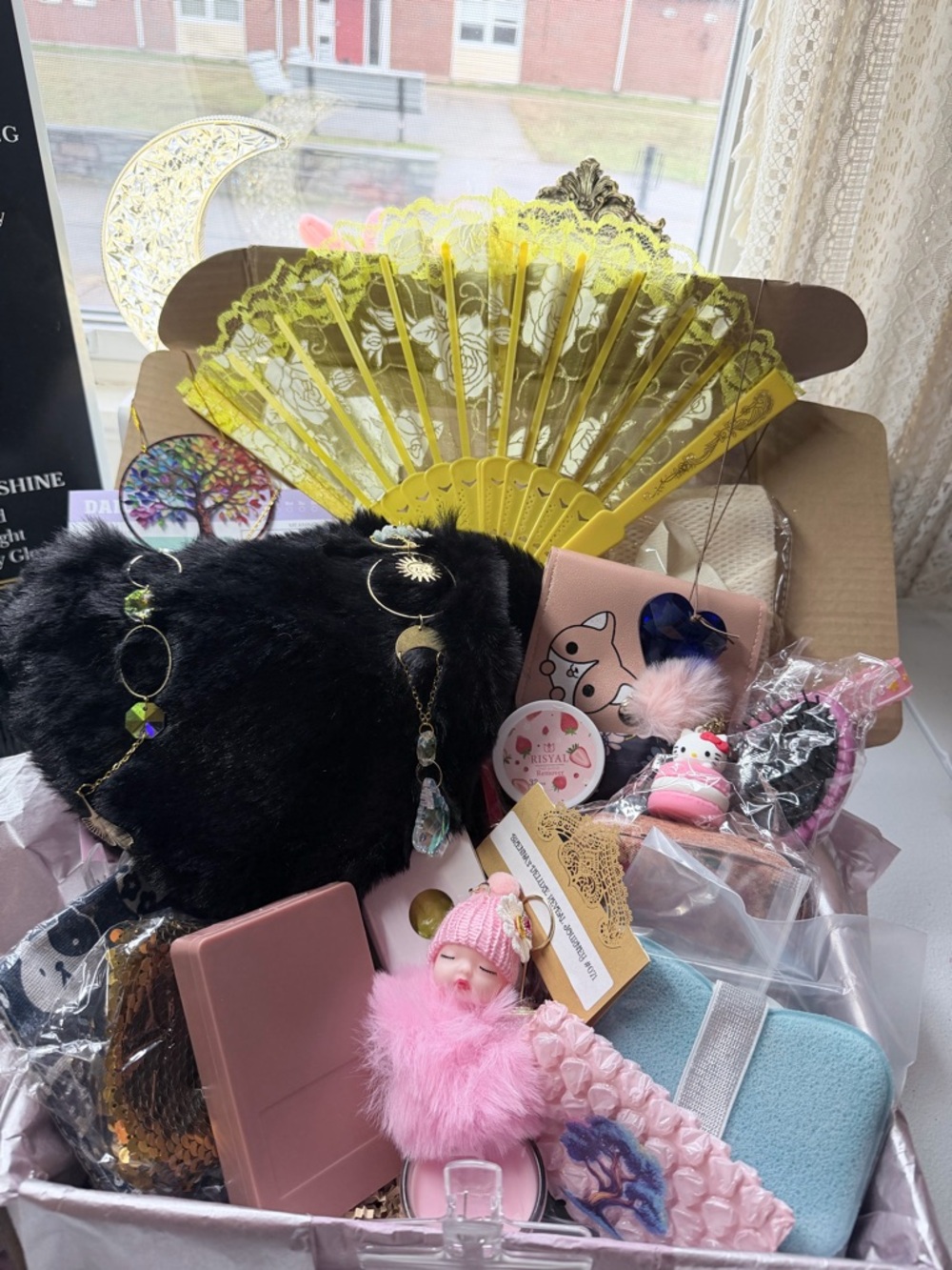 Curated Gift Box for Women | Mystery Scoop Bundle | 8+ Items